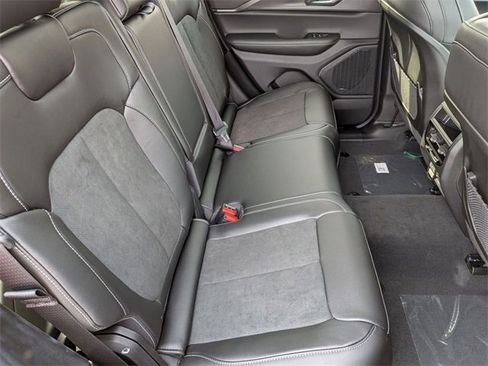 New 2025 Jeep Grand Cherokee Altitude image 31