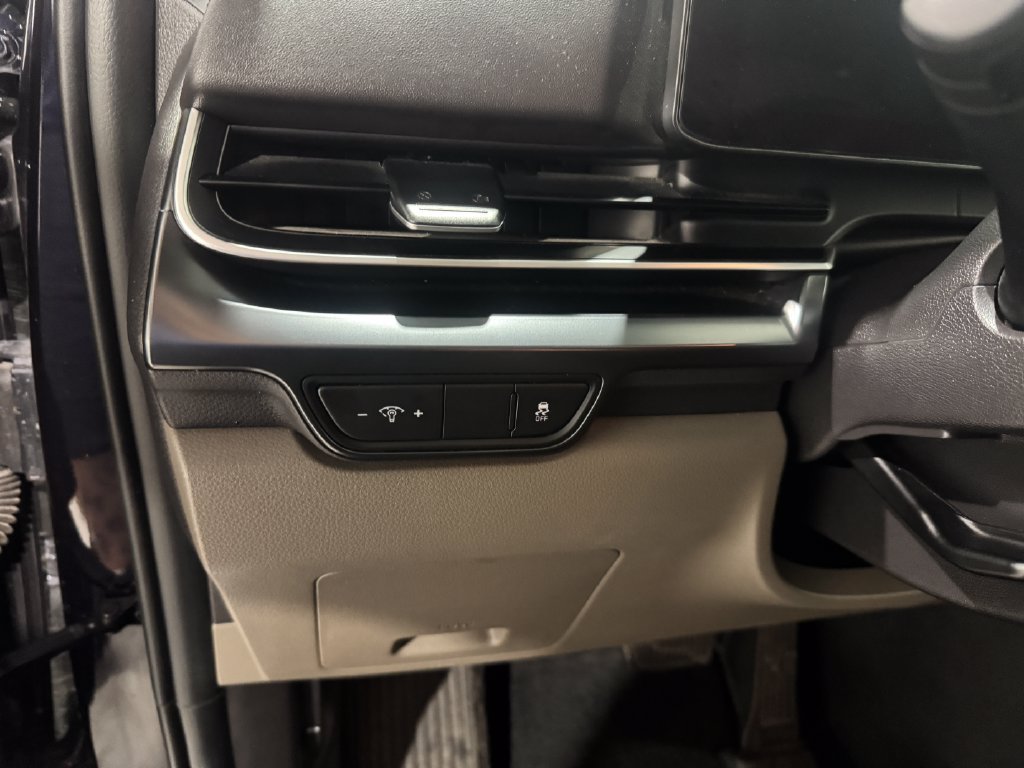 Used 2025 Kia Carnival FWD image 34