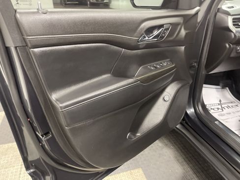 Used 2020 GMC Acadia SLT image 10