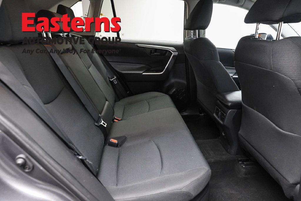 Used 2021 Toyota RAV4 LE w/ Carpet Mat Package (TMS) AWD/4WD image 25