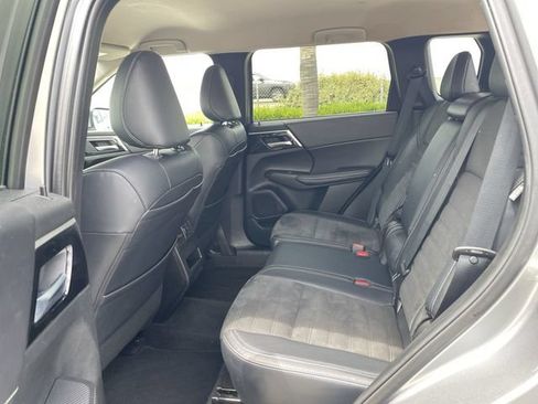 Used 2024 Mitsubishi Outlander SE FWD image 25