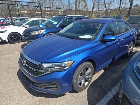 Used 2024 Volkswagen Jetta SE image 1