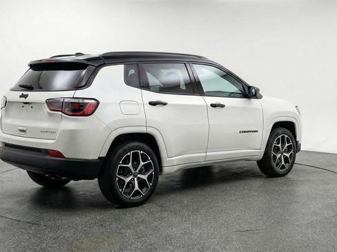 Used 2025 Jeep Compass Limited image 9
