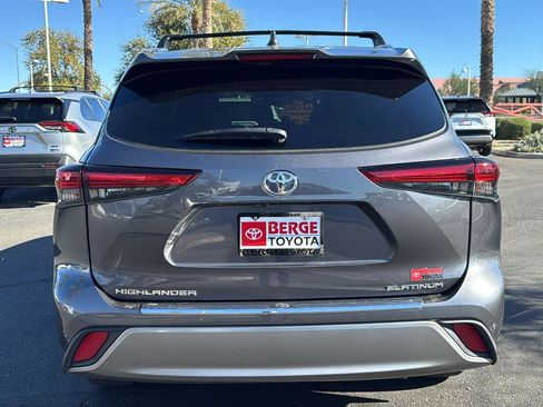Used 2023 Toyota Highlander Platinum image 6