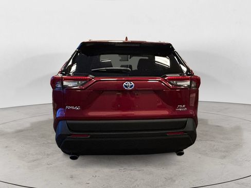 Used 2021 Toyota RAV4 XLE Premium AWD/4WD image 4