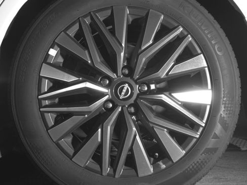 Used 2025 Nissan Altima 2.5 SV image 14