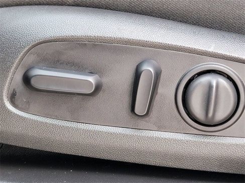 Used 2020 Chevrolet Equinox LT image 4