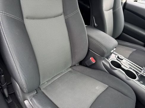 Used 2017 Nissan Pathfinder SV image 25