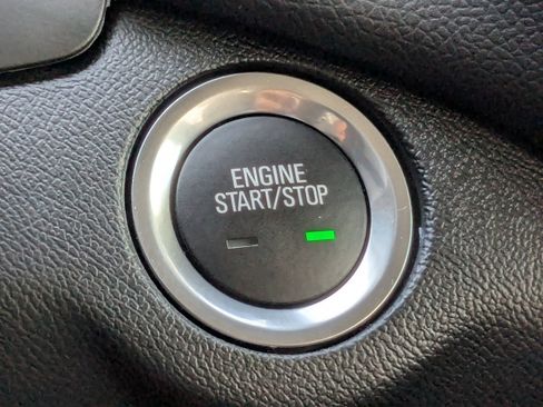 Used 2023 Chevrolet Equinox LT image 30