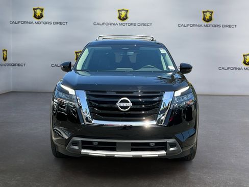 Used 2025 Nissan Pathfinder SL FWD image 2