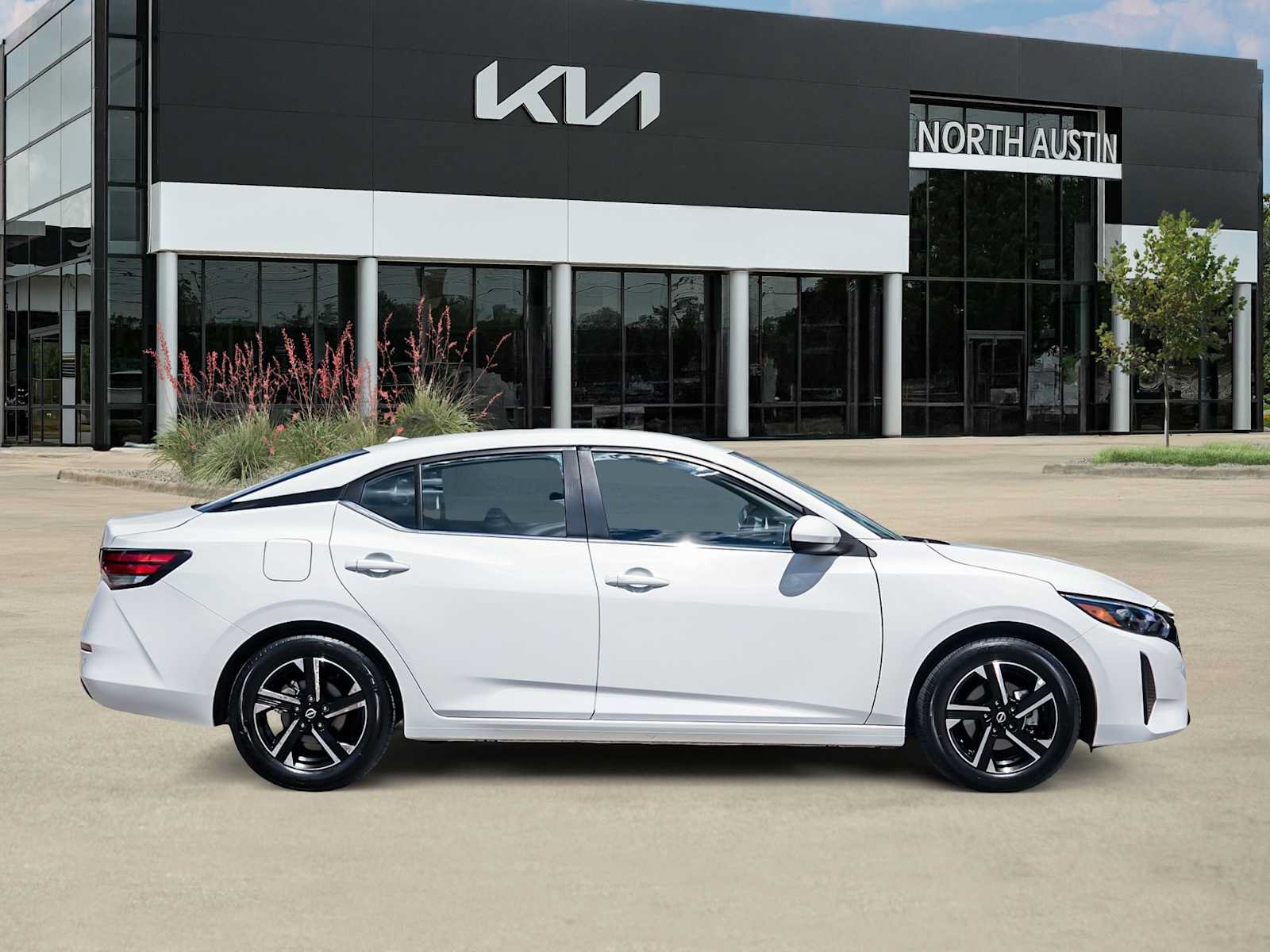 Used 2025 Nissan Sentra SV FWD image 5