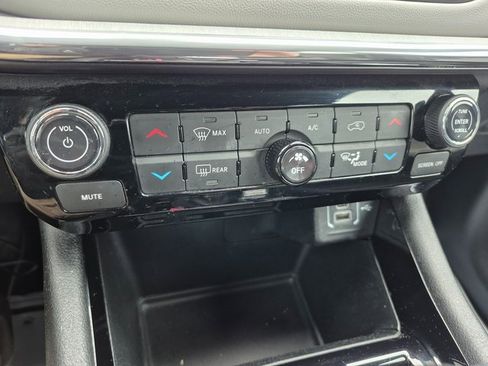 Used 2024 Jeep Compass Limited image 15