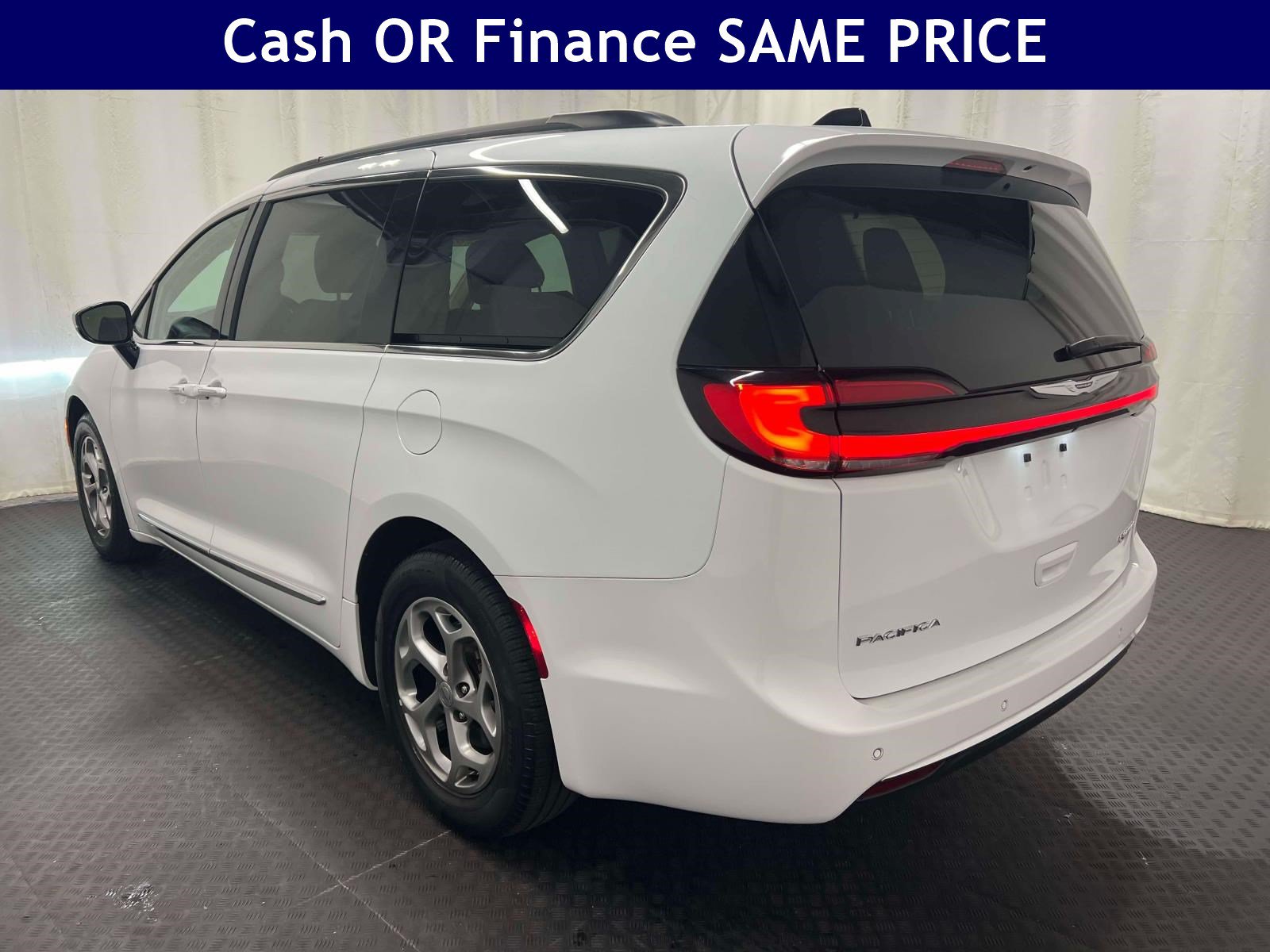 Certified 2023 Chrysler Pacifica Limited FWD image 7