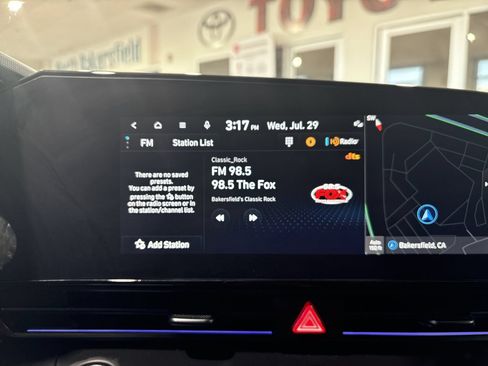 Used 2025 Hyundai Elantra SEL FWD image 17