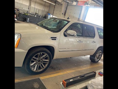 Used 2012 Cadillac Escalade ESV Platinum image 1