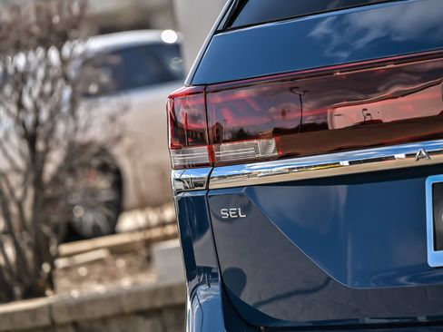 Used 2025 Volkswagen Atlas SEL Premium R-Line image 15