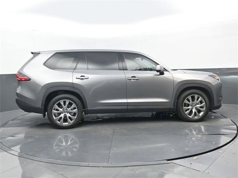Used 2025 Toyota Grand Highlander FWD image 2