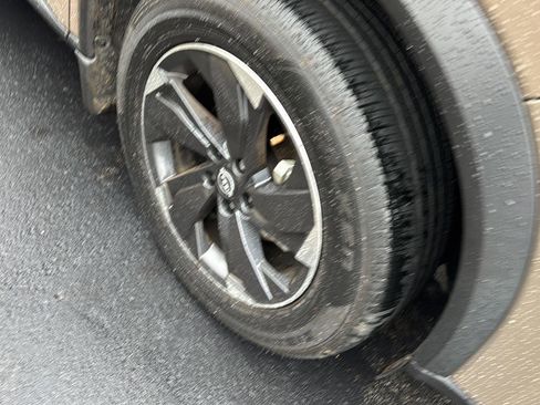 Used 2024 Nissan Rogue SV w/ SV Premium Package image 6