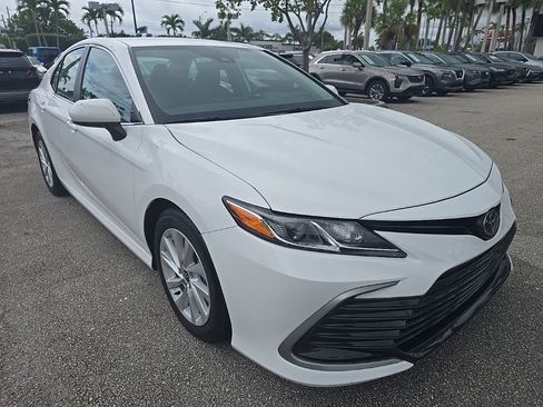 Used 2022 Toyota Camry LE FWD image 3