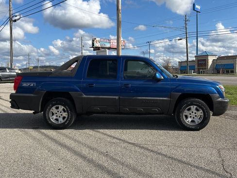 Used 2003 Chevrolet Avalanche 4x4 w/ Suspension Package, Off-Road image 3