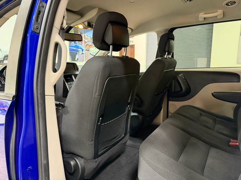 Used 2019 Dodge Grand Caravan SE FWD image 18