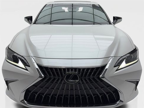 Used 2022 Lexus ES 350 image 4