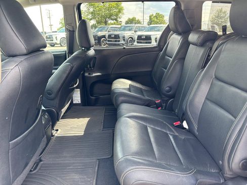 Used 2016 Toyota Sienna SE Premium FWD image 31
