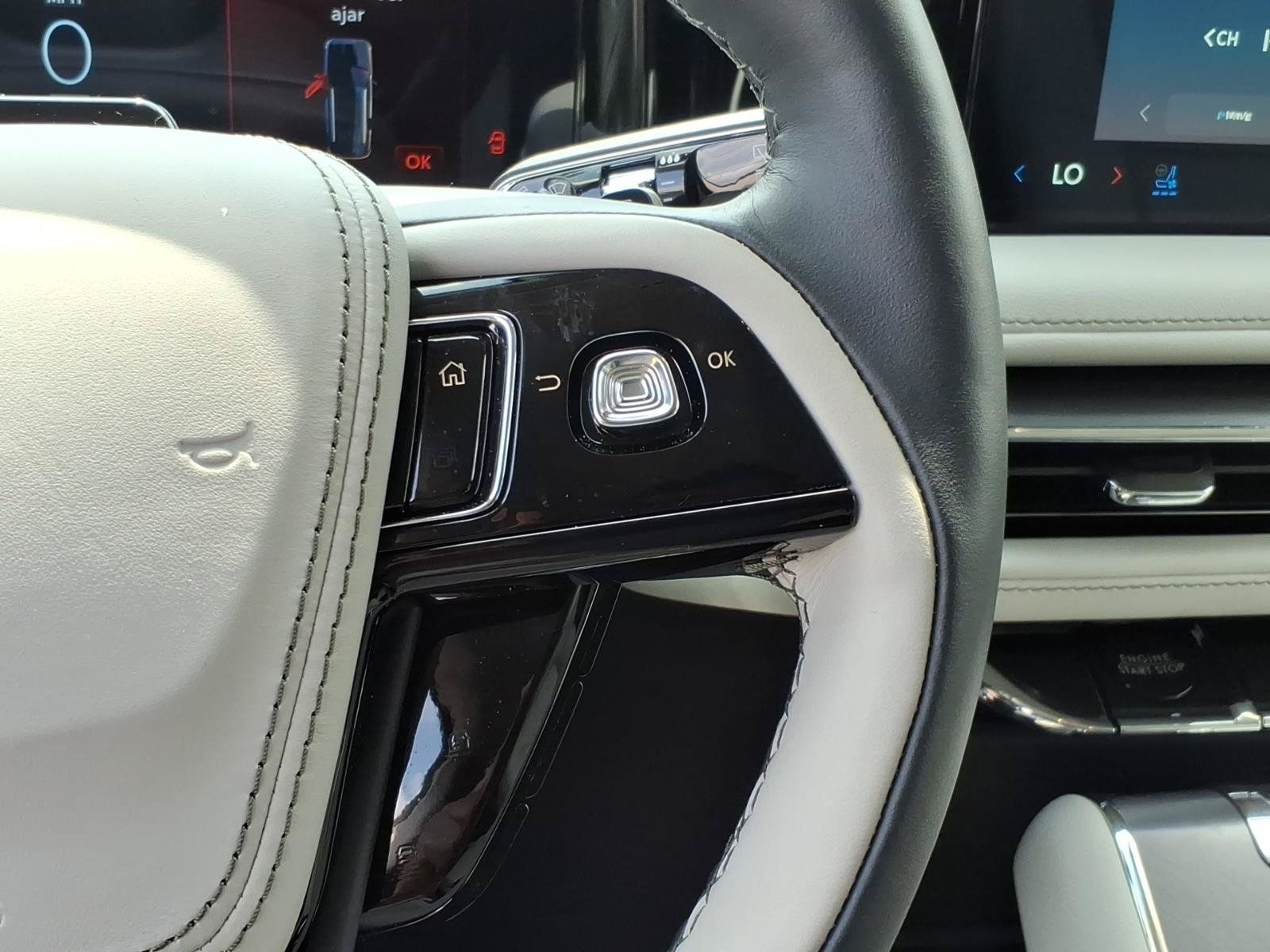 Used 2026 Lincoln Aviator AWD image 19