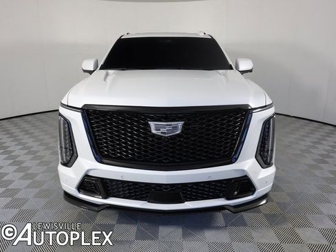 Used 2025 Cadillac Escalade V w/ LPO, ONYX Package image 3