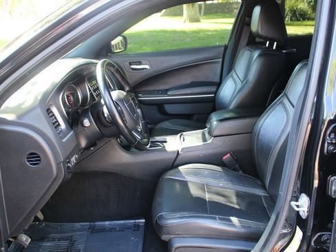 Used 2019 Dodge Charger SXT w/ Leather Interior Group image 8