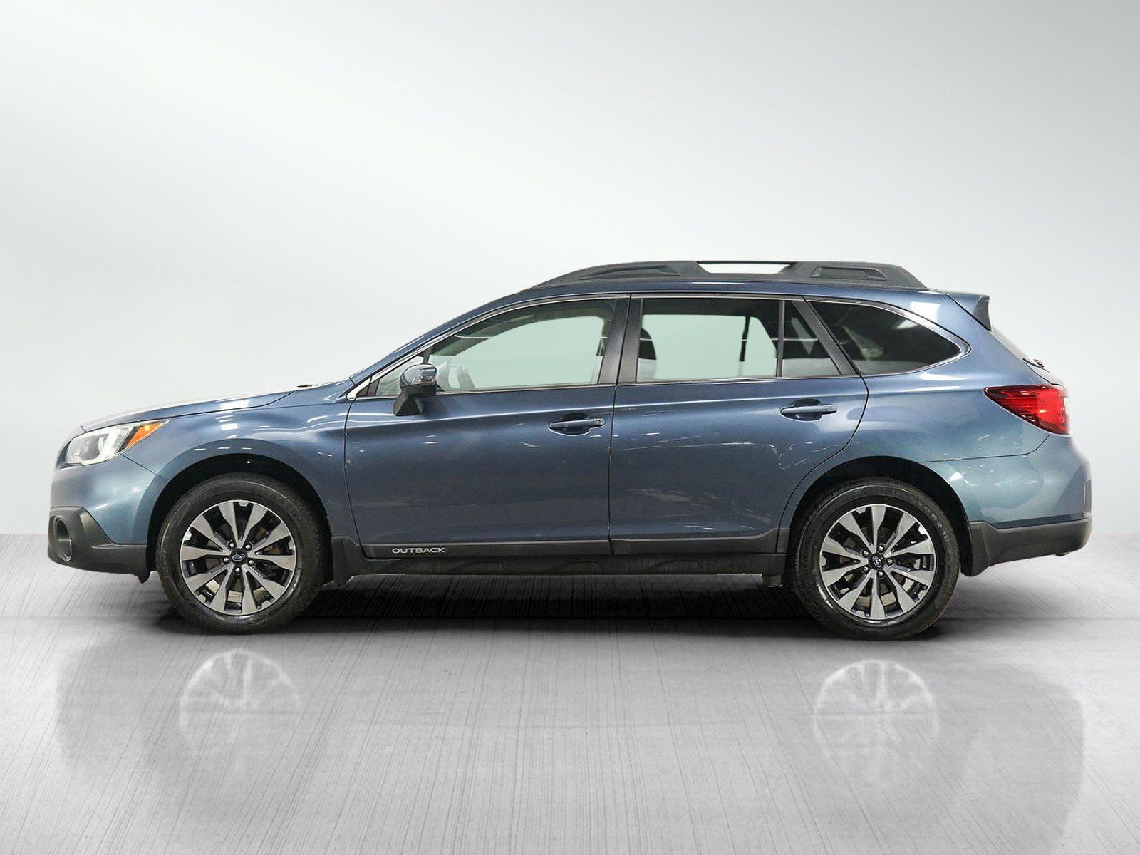 Used 2016 Subaru Outback 2.5i Limited AWD/4WD image 2