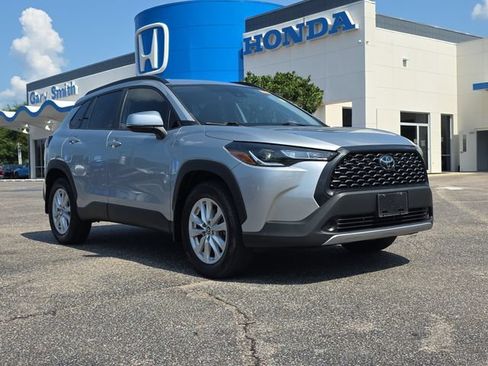 Used 2022 Toyota Corolla Cross LE AWD/4WD image 2