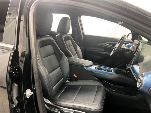 Used 2025 Chevrolet Equinox EV LT w/ Convenience Package image 11