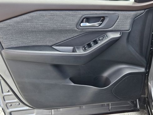 Used 2023 Nissan Rogue SV FWD image 17