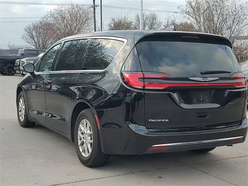 Certified 2024 Chrysler Pacifica Touring-L image 7