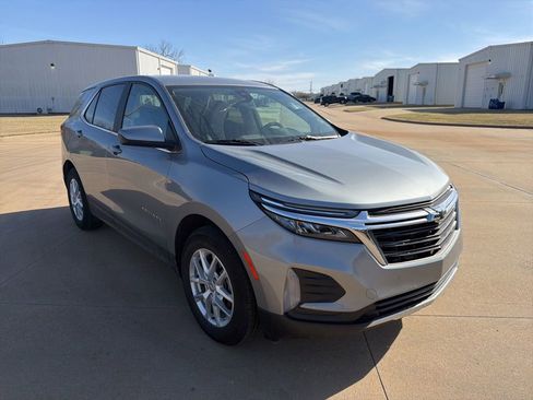 Used 2024 Chevrolet Equinox LT w/ LPO, Floor Liner Package FWD image 10