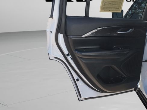 Used 2023 Jeep Grand Cherokee Altitude image 34