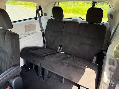 Used 2016 Dodge Grand Caravan SXT w/ Rear Park Assist Package FWD image 16