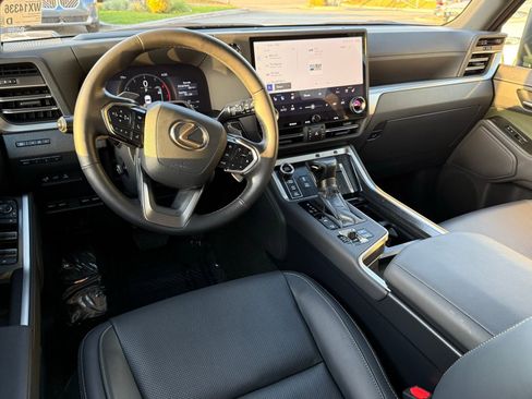 Used 2025 Lexus GX 550 image 31