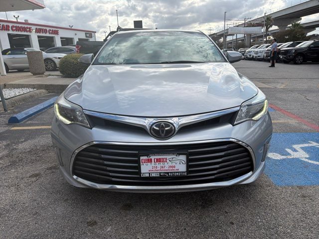 Used 2018 Toyota Avalon Limited FWD image 2