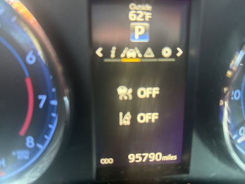 Used 2017 Toyota Corolla SE w/ Carpet Mat Package (TMS) image 12