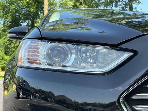 Used 2016 Ford Fusion SE FWD image 10