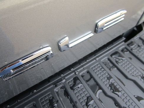 New 2026 GMC Sierra 1500 SLE image 14