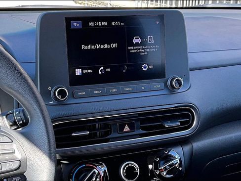 Certified 2022 Hyundai Kona SEL AWD/4WD image 9