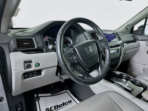 Used 2018 Honda Pilot Touring image 10