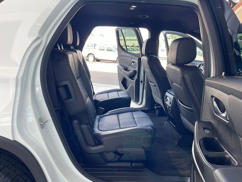 Used 2022 Chevrolet Traverse RS image 15