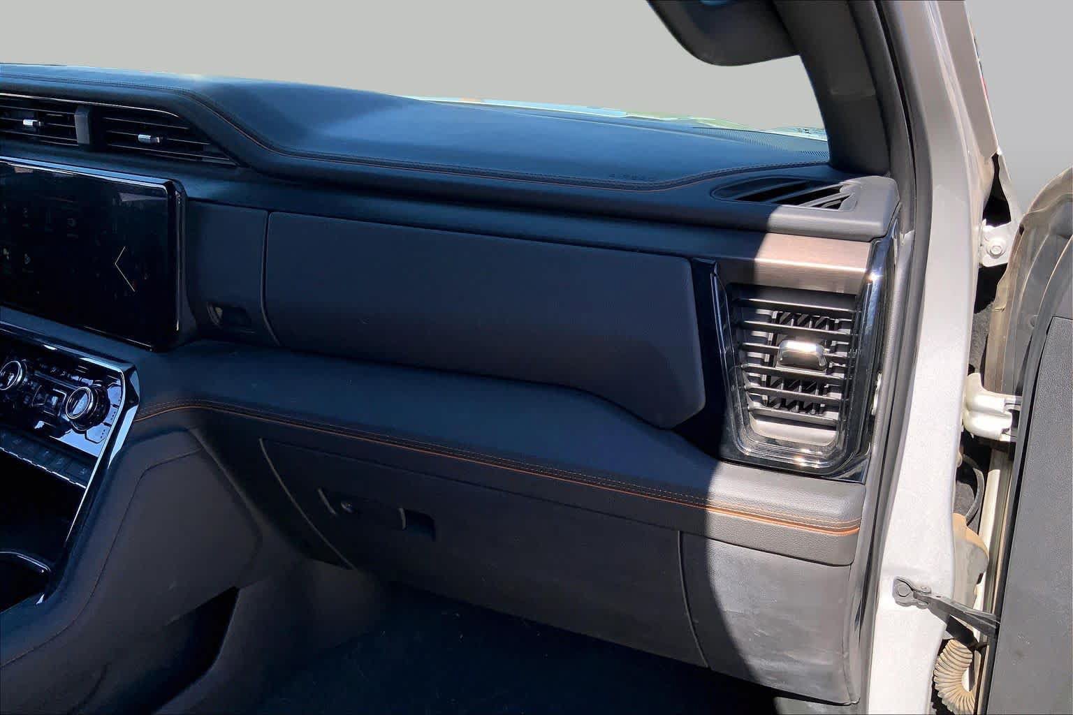 Used 2022 GMC Sierra 1500 AT4 w/ AT4 Premium Package AWD/4WD image 17