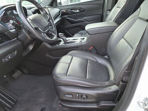 Used 2022 Chevrolet Traverse RS image 25