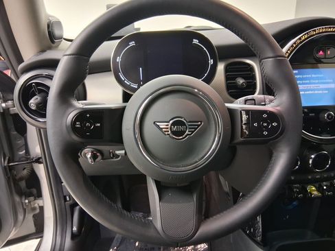 Used 2024 MINI Cooper SE FWD image 10