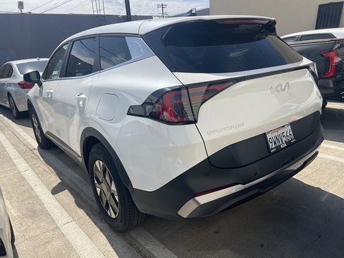 Used 2026 Kia Sportage LX FWD image 3